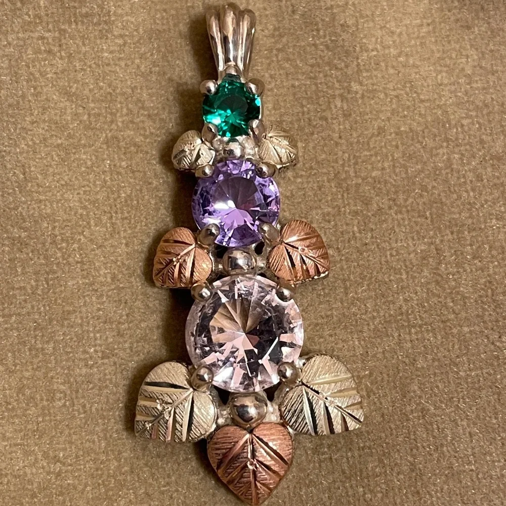 Coleman Co. Black Hills Gold Pendant - Picture 2 of 6